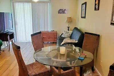 Image de Close to all main activities. 2 bedrooms, 2 full bathrooms, queen beds. Spacious