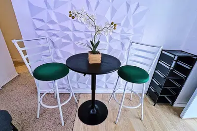 Image de Affordable & Modern 1br Private Guest Suite [ ~280 sq. ft. ]