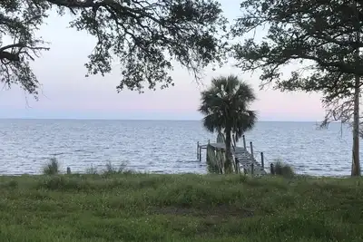 Image de Beach house sleeps 12 people. Watch the ocean and sunrise at the front patio.