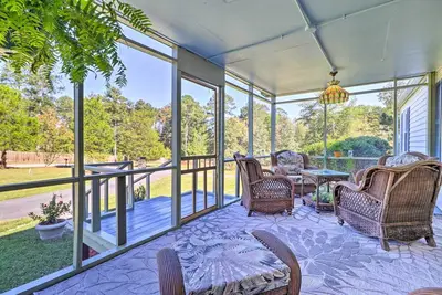 Image de Updated Lake Sinclair Home w\/ Dock Access!