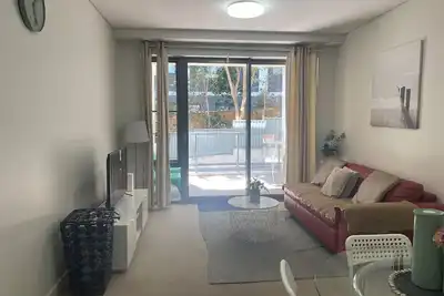 Image de Exquisite 1 Bedroom Plus Study +Parking, Close to Cbd