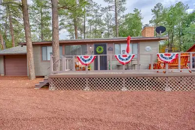 Image de The Cozy Pinetop Cottage with hot tub