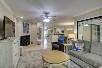 Image de Sunset Rentals | Golfmaster 305 | Dog Friendly | Free tennis/pickleball