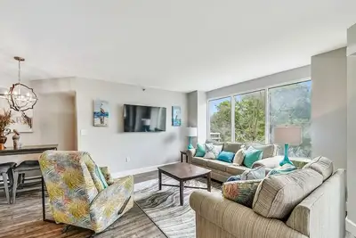 Image de 3228 Villamare ~ Coastal 2br Villa with Glimpse of the Ocean!