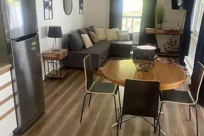 Image de Cheerful two bedroom cottage on beautiful Rice Lake waterfront