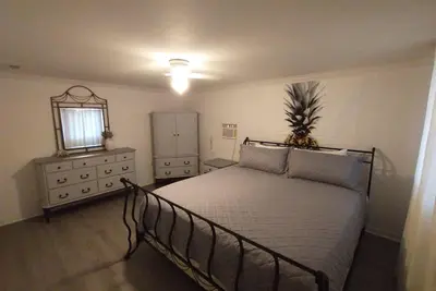 Image de Welcome to Pineapple House! No Cleaning Fee! . . .