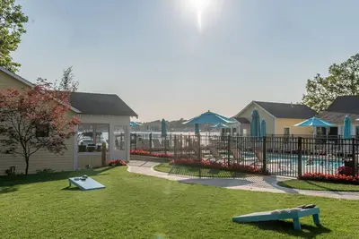 Image de Ada Accessible 2-Bedroom Luxury Cottage at Downtown Saugatuck Resort