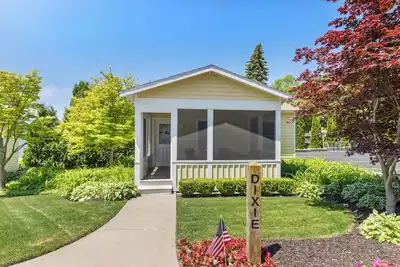 Image de One Bedroom Luxury Cottage at Downtown Saugatuck Resort