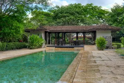 Image de Pinilla, Quiet & Spacious 3br home, shared zero edge lap pool