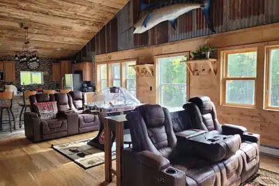 Image de 3 Bedroom Loft With Game Room ~ In The Heart Of Downtown Copper Harbor