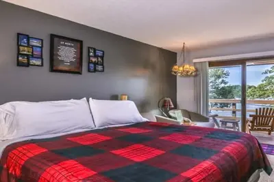Image de Lake Minocqua 2nd floor studio with boat slip/on snowmobile trail