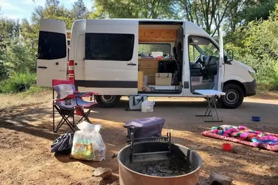 Image de Custom Build Eco Friendly High-top Sprinter Camper Van (Drivable)