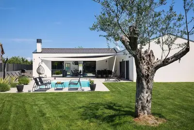 Image de Maison de vacances Pula pour 1 - 8 personnes avec 3 chambres à coucher - Maison de vacances