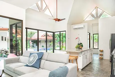 Image de Sabitha, Lux Private Jungle Property w/pool w/aircon 5 min from Surf Beach • Dominical