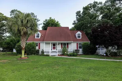Image de Family/Pet friendly home beside the Waccamaw River.