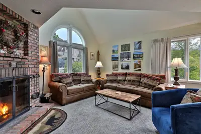 Image de Beautiful 3br/3ba Fall Line Condo with Mountain Views, Hot Tub, Pool, Shuttle. G2a/B
