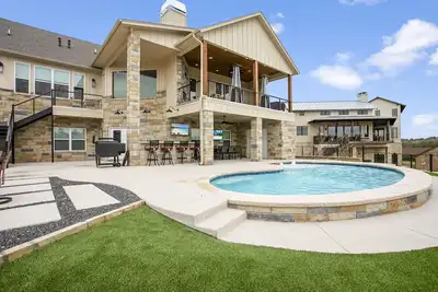 Image de Experience Serene Lakeside Living at Heavenly Views of Hell's Gate! Brand New
