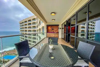 Image de ModernBrick-LasOlasCondo-Pools&Jacuzzis-Rosarito