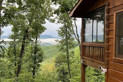 Image de Magical setting above the clouds with spectacular long-range mountain views!