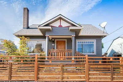 Sunny Alberta Arts Bungalow - 2 Blocks from Alberta - Quiet Street -  Pets Ok!