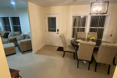 Image de 3 Bedroom 1. 5 Bath home minutes from Boston! ! Beautifully decorated and cozy.