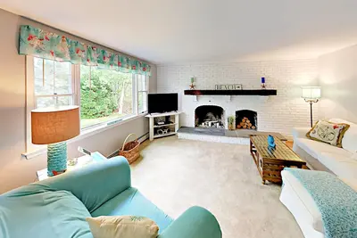 Image de Spacious Eastham Home w/ Expansive Deck & Yard - Near Nauset Light Beach