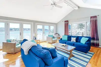 Image de Updated Waterfront Gem on Saltwater Town Cove w/ Private Dock & Sunrise Views