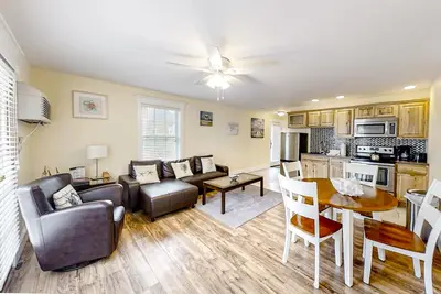 Image de Water-view condo at Sheepscot Harbour Resort with deck, full kitchen, and WiFi