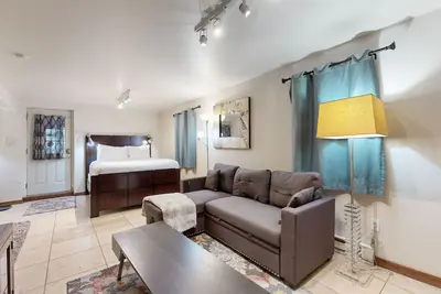 Image de Cozy Alpine Studio w/ High-End Mattresses, Hot Tub & Full Kitchen