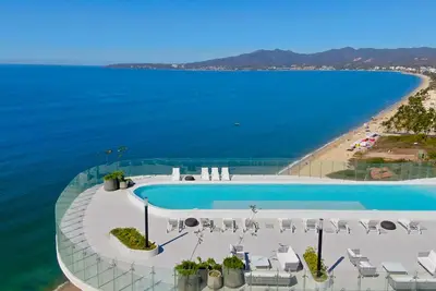 Image de Amazing Jewel Beach front Condo with great views