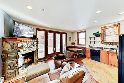 Antlers Gulch Townhouse Next to National Forest & Golf w/shared Hot Tub, WiFi