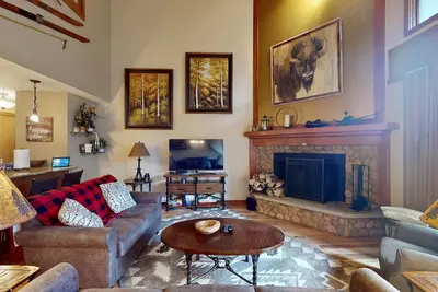 Image de Handsome Condo w/WiFi, Deck, Shared Pool, Hot Tub, & Sauna - 2 Miles to Keystone