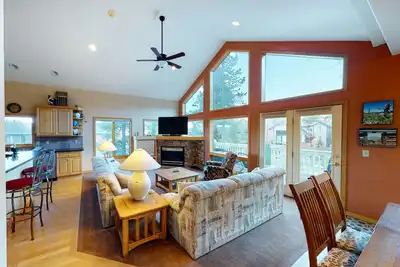 Image de Beautiful Home w/Mount Royal Views, Free WiFi, Private W/D, & Deck - Near Skiing