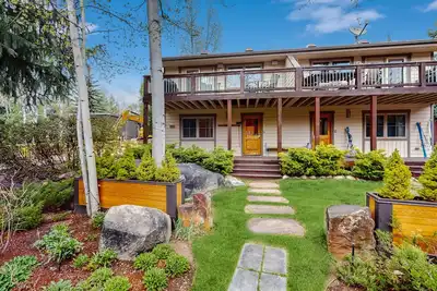 Image de Attractive Condo 1 Mile From Ski Resort w/Deck, Mountain Views, Free WiFi, W/D