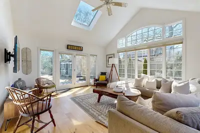 Image de A well-appointed getaway near beach, Wifi, Gas grill, Fireplace