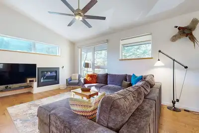 Image de All-Suite Retreat | Chic New Furnishings | Near Beaver Creek, Avon Rec Center