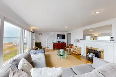 Image de Dog Friendly Waterfront Hyannis Haven – Walk to Kalmus Beach