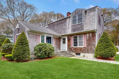 Image de Expansive Getaway w/ Fenced Yard, Outdoor Shower & Private Neighborhood Beach