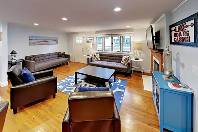 Image de Relaxing Retreat with Firepit & Outdoor Shower - Near Atlantic & Cape Cod Bay
