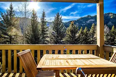 Mountain View 109-Hot Tub, Pool, Spa, Common Game Room, 10 minute Walk to Town & Lifts