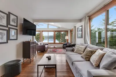 Image de Waterfront home on Hood Canal with great views, kayaks, SUPs, 4 decks - 1 Dog Ok