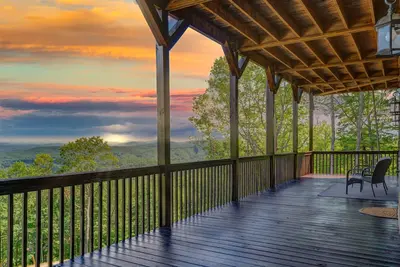 Image de Spacious 5 Br Cabin Stunning Mountain View w Hot Tub