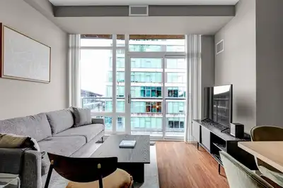 Modern Bellevue 2br w/ Gym, W/D & Roof Deck, near Downtown, by Blueground