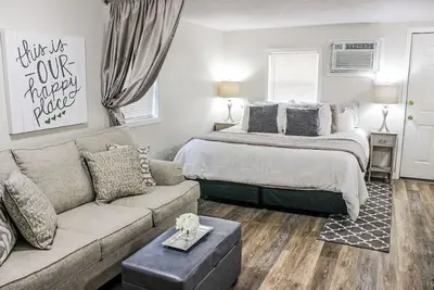 Image de Entire Cottage - Starkville - Conveniently Located