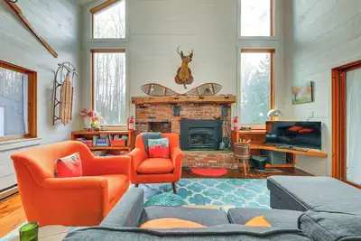 Image de Whimsical Winhall Cottage w/ Fire Pit!