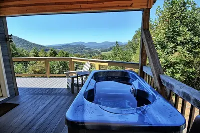 Image de Charming Chalet for Two in West Jefferson, Nc with Stunning Views!