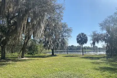 Image de Mediterranean/Spanish Estate Home on Lake Sidney