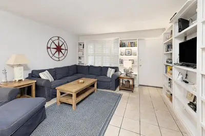 Image de Pet Friendly duplex in the heart of the Village!