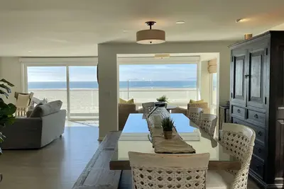 1617o: 4  Br, 3  Ba House in Oxnard, Sleeps 8