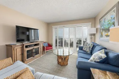 Image de Spacious and Oceanfront Condo